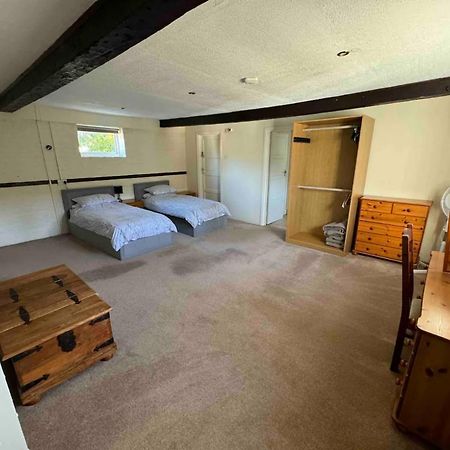 The Old Hay Barn - Games Room, Gym, Sleeps 8 Ґодманчестер Екстер'єр фото