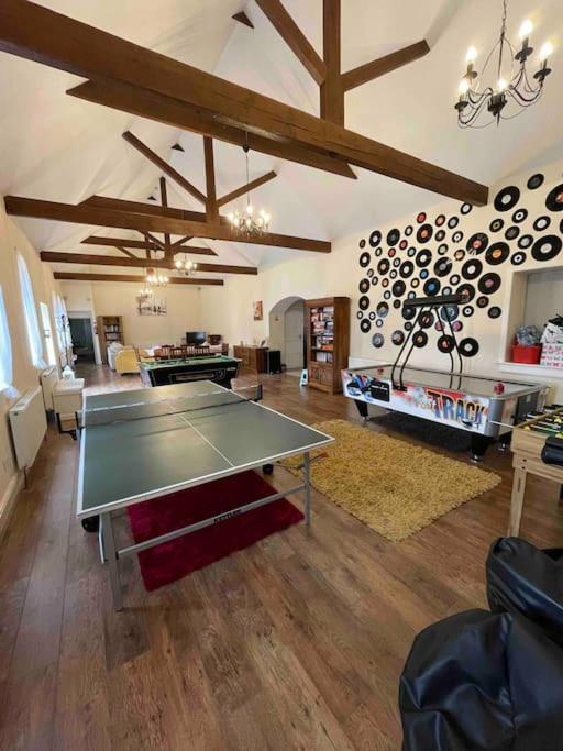 The Old Hay Barn - Games Room, Gym, Sleeps 8 Ґодманчестер Екстер'єр фото