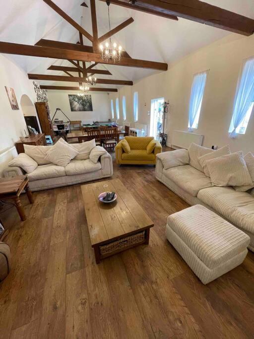 The Old Hay Barn - Games Room, Gym, Sleeps 8 Ґодманчестер Екстер'єр фото