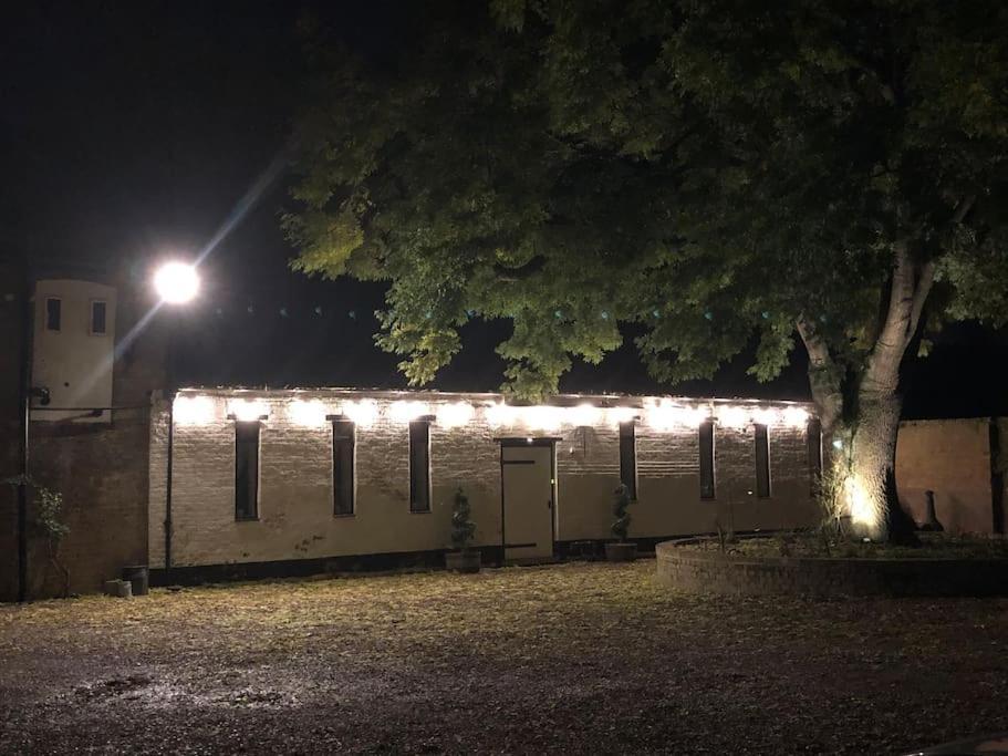 The Old Hay Barn - Games Room, Gym, Sleeps 8 Ґодманчестер Екстер'єр фото
