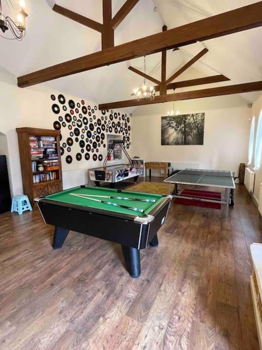 The Old Hay Barn - Games Room, Gym, Sleeps 8 Ґодманчестер Екстер'єр фото